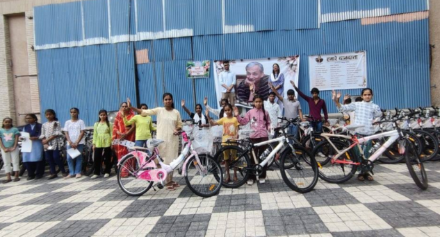 Basti Foundation, orphan children help, cycle distribution, computer donation, Yateesh Kumar Mathur, social service India, NGO work, education support, charity event, community development Hindi Keywords:
